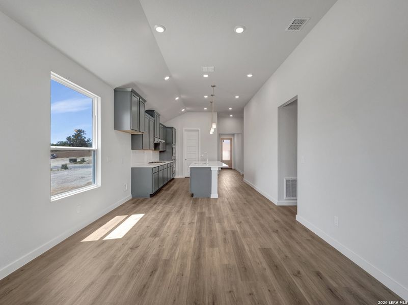 Spacious, unfurnished interior of a new home in , San Antonio (Image 29).
