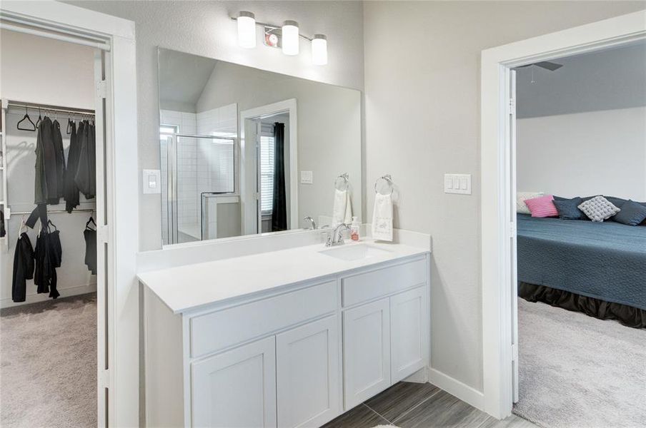 MASTER SUITE BATHROOM VANITY