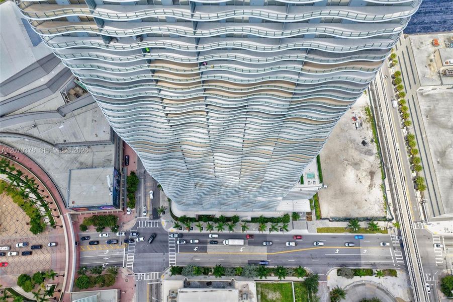 Condo located in Miami, FL showcasing its design and architecture (Image 2). Condo located in Miami, FL showcasing its design and architecture (Image 2).