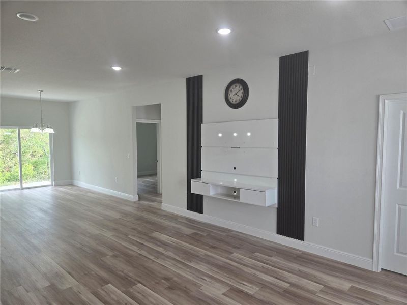 Spacious, unfurnished interior of a new home in , Ocala (Image 30).
