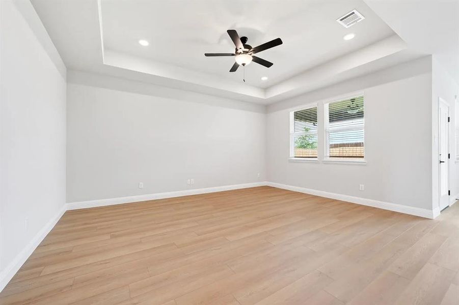 Spacious, unfurnished interior of a new home in Heartland, Heartland (Image 26).
