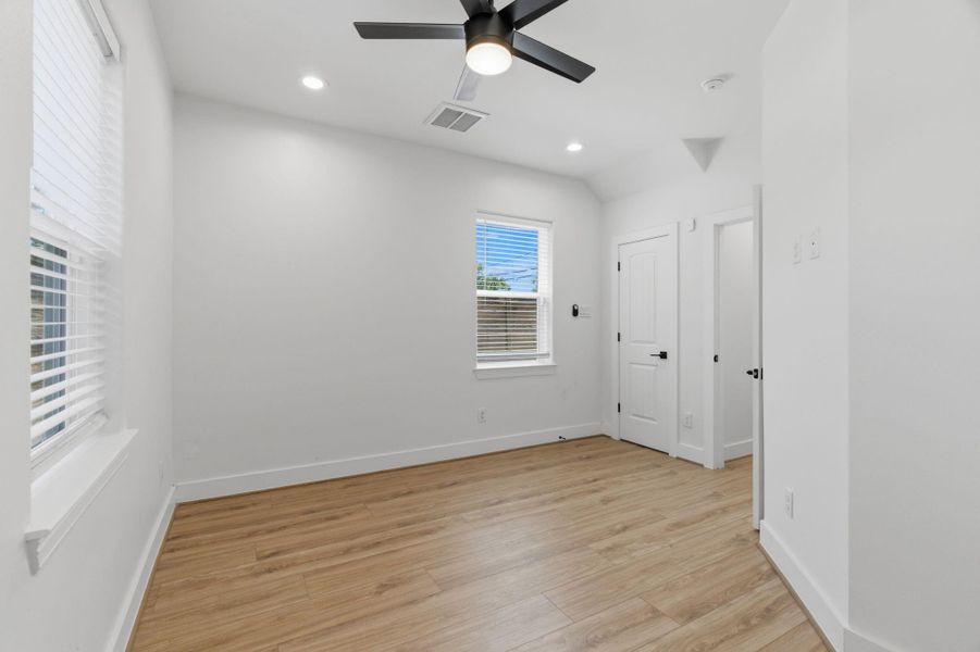 Spacious, unfurnished interior of a new home in , Houston (Image 23).
