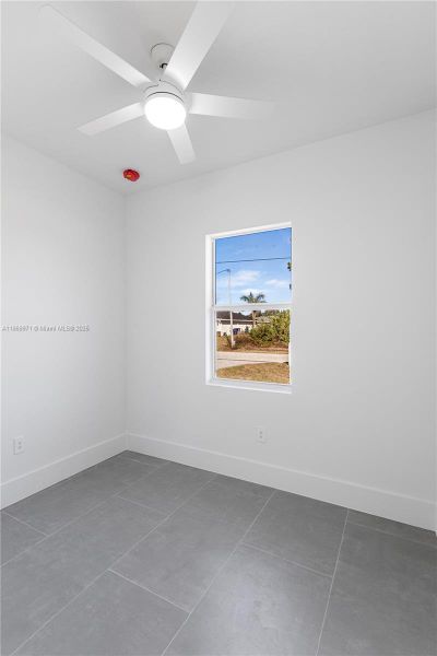Spacious, unfurnished interior of a new home in , Lehigh Acres (Image 13).