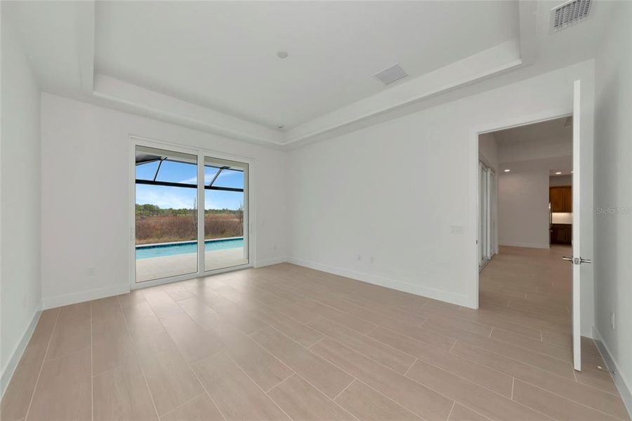 Spacious, unfurnished interior of a new home in , Sarasota (Image 24).