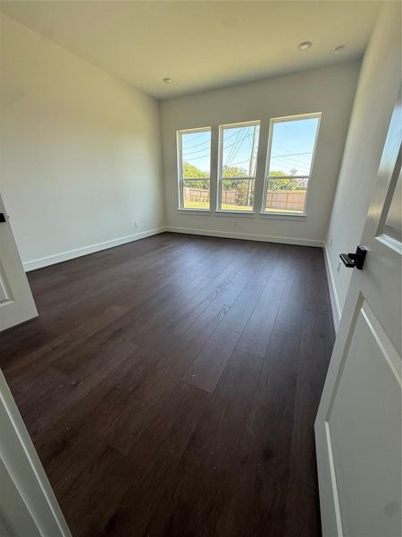 Spacious, unfurnished interior of a new home in Sienna Village of Anderson Springs 50', Missouri City (Image 30).