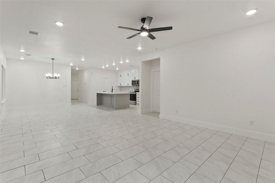 Spacious, unfurnished interior of a new home in , Prairie View (Image 18).