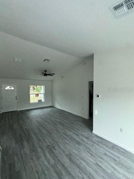 Spacious, unfurnished interior of a new home in , Ocala (Image 5).
