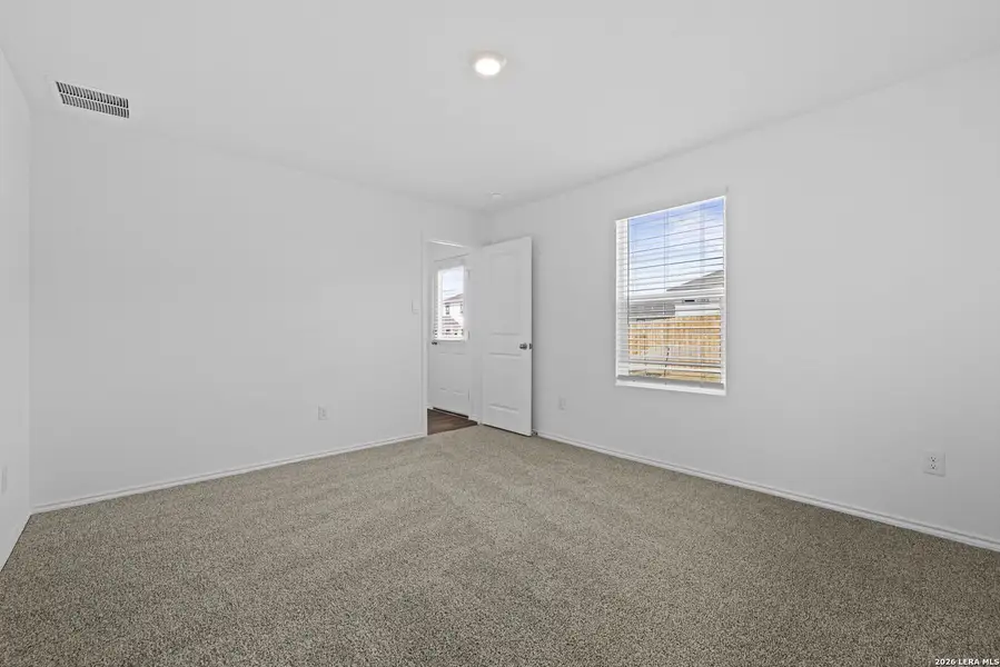 Spacious, unfurnished interior of a new home in Stonehill, San Antonio (Image 15).