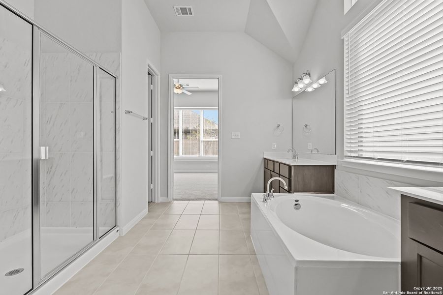 Furnished interior view inside a new home in Mayfair 50', New Braunfels (Image 12).