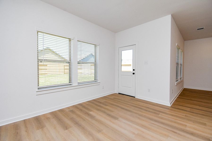 Spacious, unfurnished interior of a new home in Glendale Lakes, Arcola (Image 15).