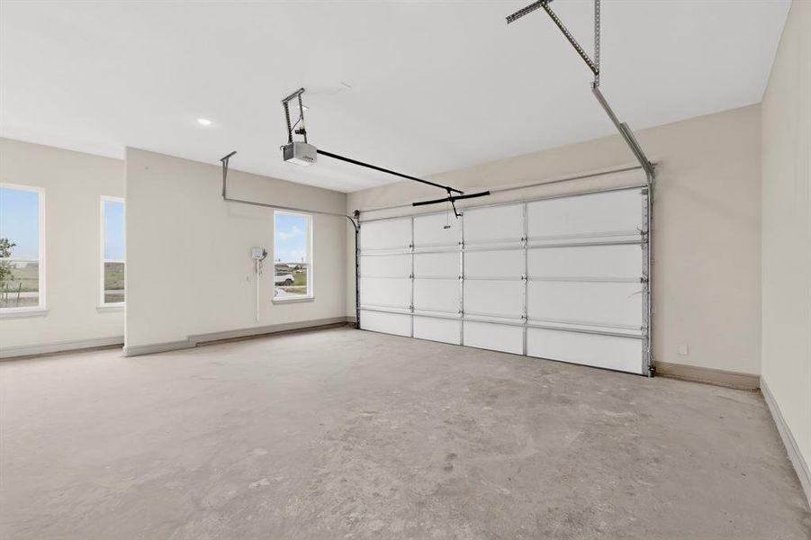 Spacious, unfurnished interior of a new home in , Celeste (Image 22).