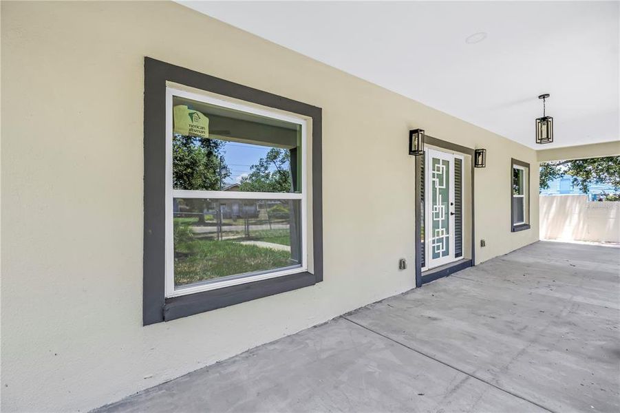 Exterior details and patio area of a home in , St. Petersburg (Image 23).