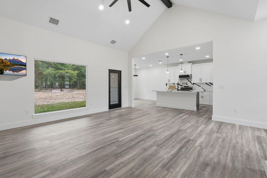 Spacious, unfurnished interior of a new home in , Conroe (Image 19).