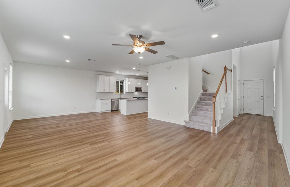 Spacious, unfurnished interior of a new home in Crosswinds, Kyle (Image 15).