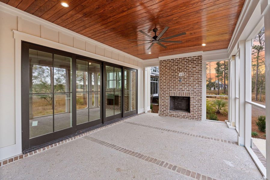 Exterior details and patio area of a home in , Ravenel (Image 12).