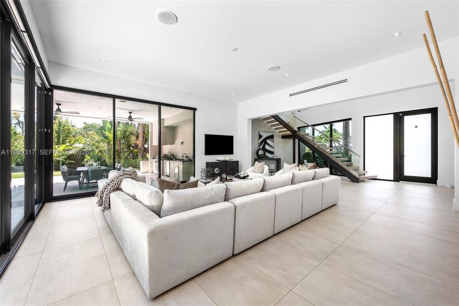 Furnished interior view inside a new home in , Fort Lauderdale (Image 48).