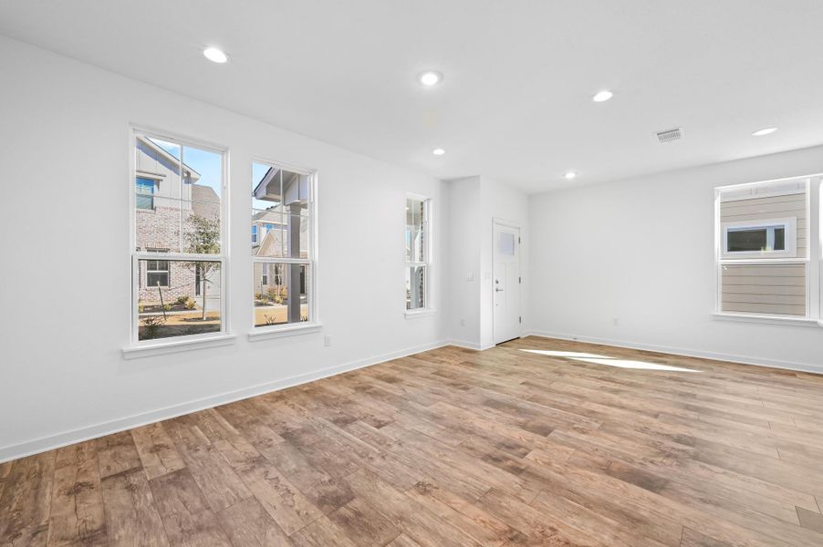 Spacious, unfurnished interior of a new home in , Buda (Image 14).
