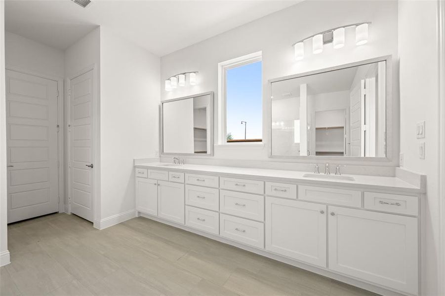 Furnished interior view inside a new home in Walsh Ranch 60', Fort Worth (Image 10). Furnished interior view inside a new home in Walsh Ranch 60', Fort Worth (Image 10).