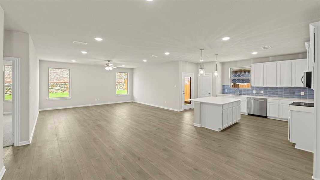 13. 2544 Three Bars - Dining (2) 13. 2544 Three Bars - Dining (2)