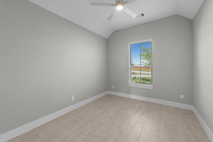 Spacious, unfurnished interior of a new home in Briarwood Crossing, Rosenberg (Image 21).