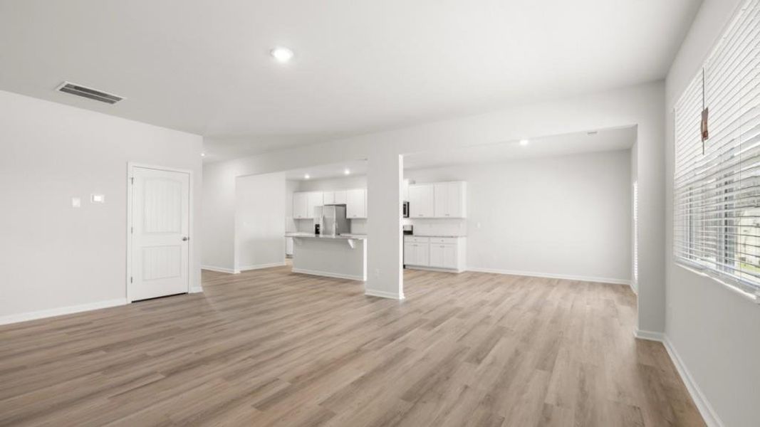 Spacious, unfurnished interior of a new home in South Wind, Union City (Image 21).