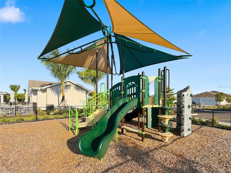 Community amenities in , Englewood (Image 42).