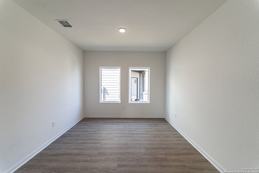 Spacious, unfurnished interior of a new home in Katzer Ranch, Converse (Image 13).