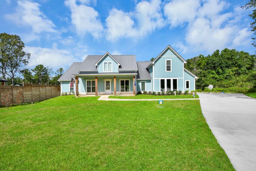 Front exterior of a new home in , Willis, TX, highlighting curb appeal (Image 22). Front exterior of a new home in , Willis, TX, highlighting curb appeal (Image 22).