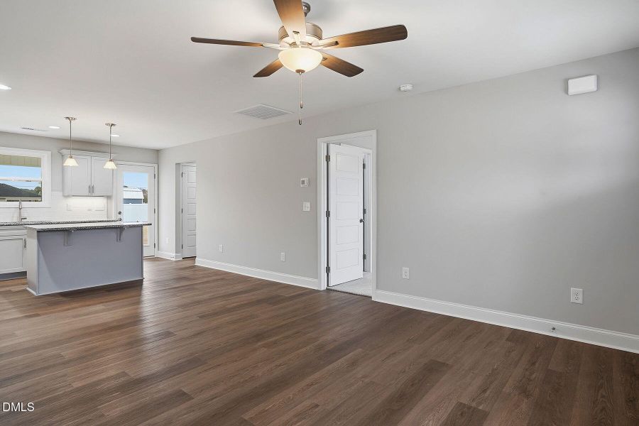 9-web-or-mls-244 Rae St-9