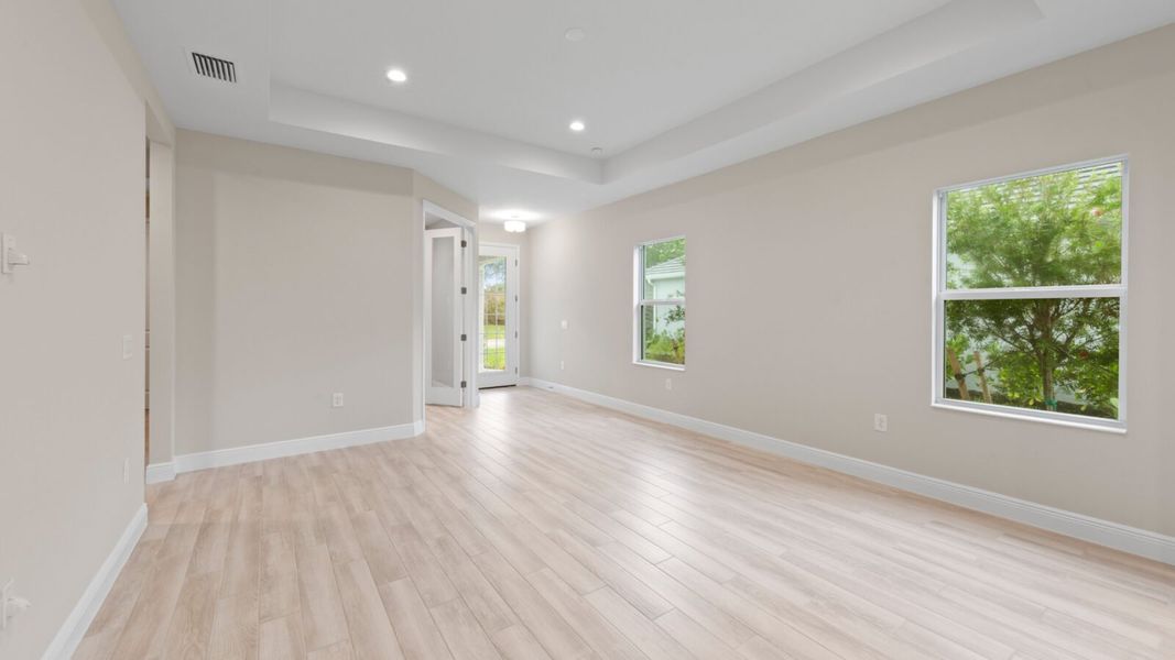 Spacious, unfurnished interior of a new home in Verandah, Fort Myers (Image 16).
