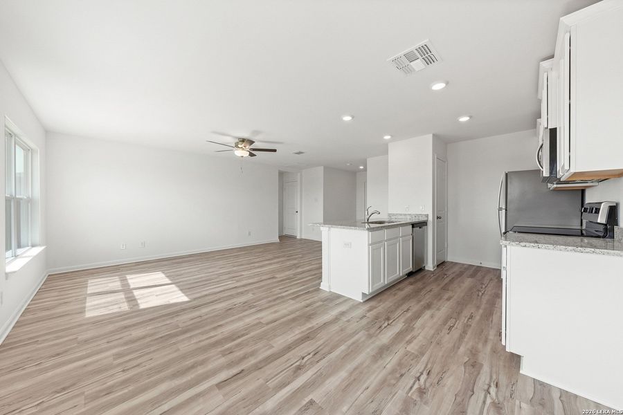 Spacious, unfurnished interior of a new home in , Lytle (Image 11).