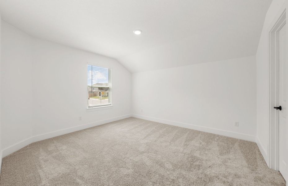 Spacious, unfurnished interior of a new home in Crosswinds, Kyle (Image 29).