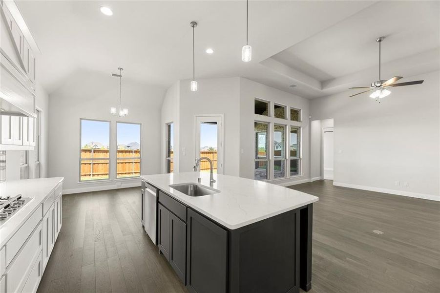 15. 2118 Clairmount - Kitchen (4)