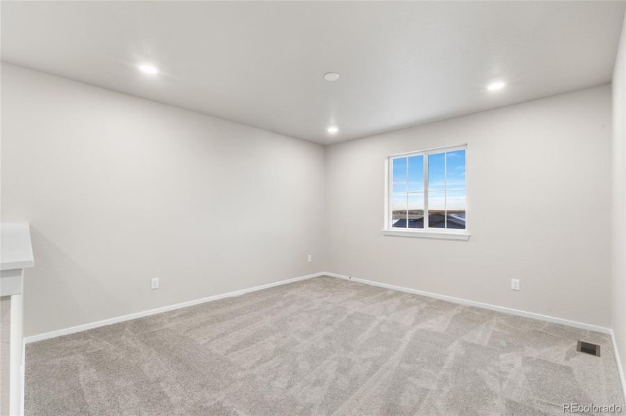 Spacious, unfurnished interior of a new home in Wolf Creek Run West, Strasburg (Image 14).