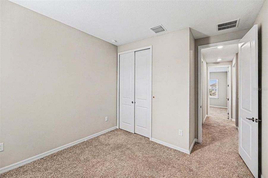 Spacious, unfurnished interior of a new home in Eave's Bend at Artisan Lakes, Palmetto (Image 15).