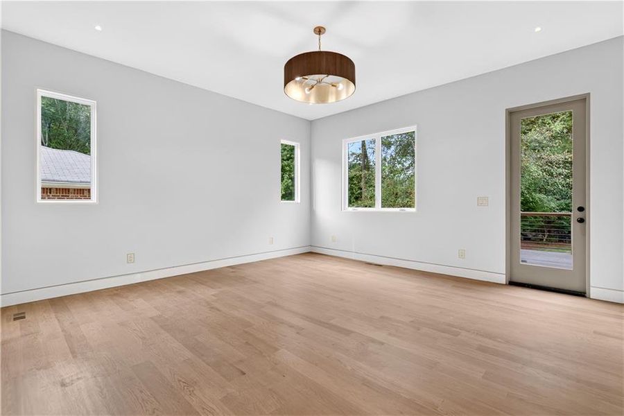 Spacious, unfurnished interior of a new home in , Dunwoody (Image 28).