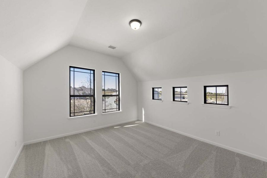 Spacious, unfurnished interior of a new home in Park Hills, Rockwall (Image 26).