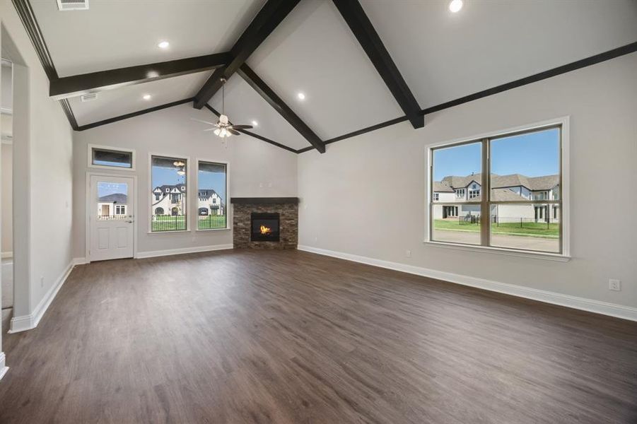 Spacious, unfurnished interior of a new home in Heath Golf and Yacht, Heath (Image 26).