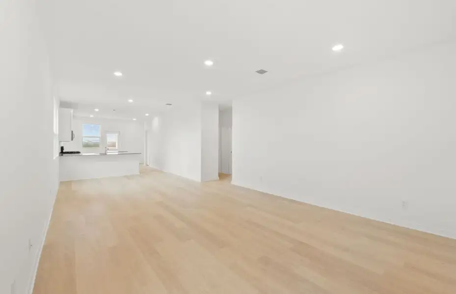 Spacious, unfurnished interior of a new home in Larson Crossing, Elgin (Image 18).
