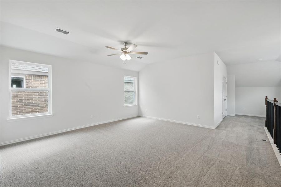 Spacious, unfurnished interior of a new home in Bel Air Village, Sherman (Image 17).