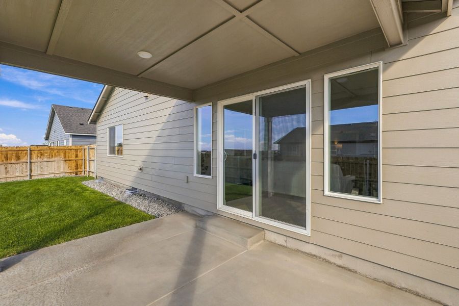 Exterior details and patio area of a home in Upland Meadows, Hermiston (Image 27).