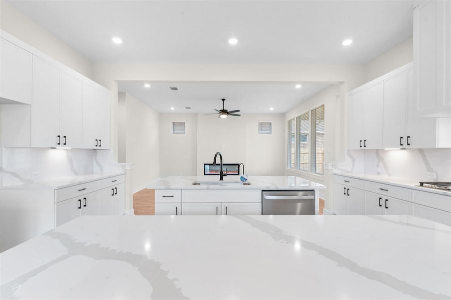 REPRESENTATIVE OF FLOOR PLAN ONLY REPRESENTATIVE OF FLOOR PLAN ONLY