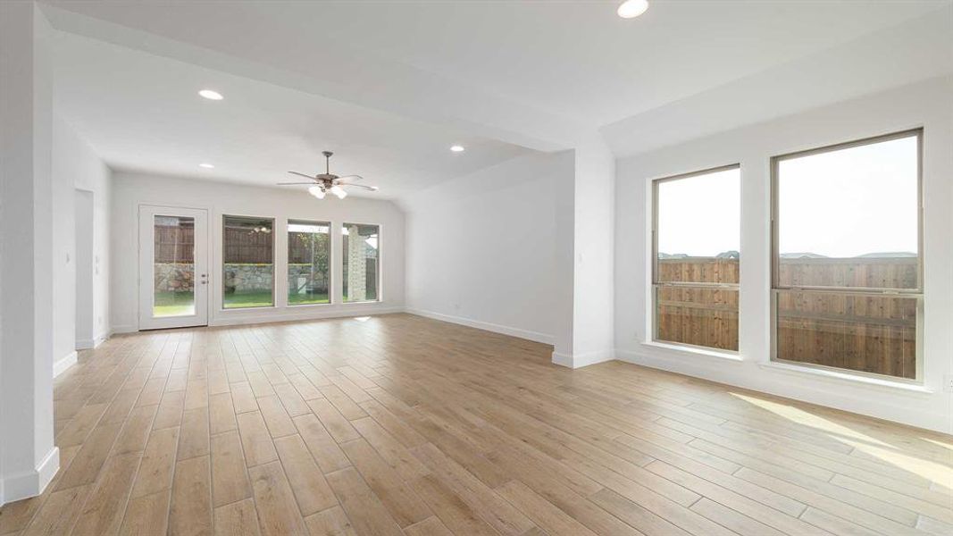 Spacious, unfurnished interior of a new home in Devonshire - Reserve 45', Forney (Image 16). Spacious, unfurnished interior of a new home in Devonshire - Reserve 45', Forney (Image 16).