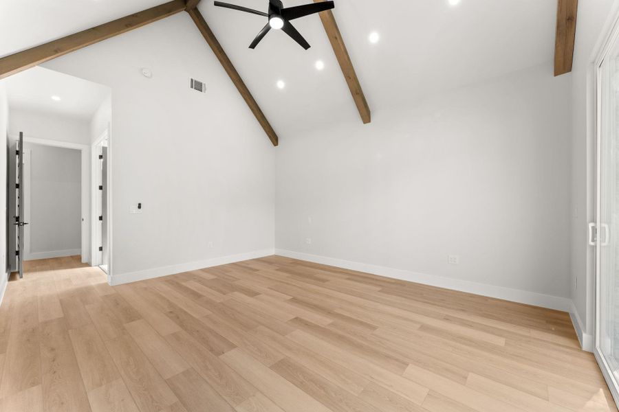 Spacious, unfurnished interior of a new home in , Leander (Image 25).