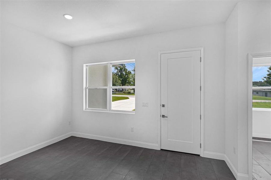 Spacious, unfurnished interior of a new home in , Dunnellon (Image 15).