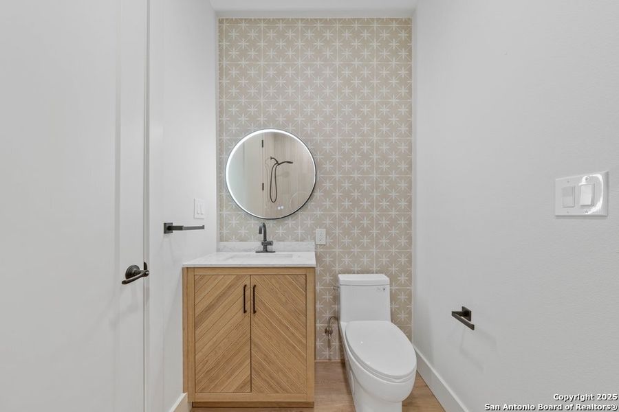 Furnished interior view inside a new home in , Canyon Lake (Image 7).
