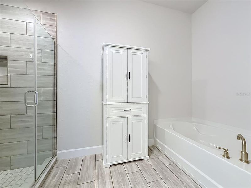 Furnished interior view inside a new home in , Spring Hill (Image 28).