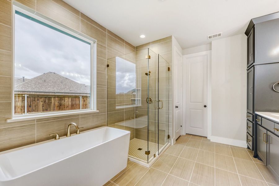 807 Open Range - Primary Bathroom