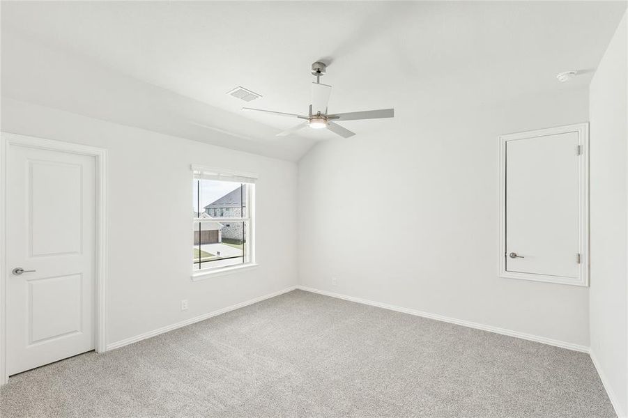 Spacious, unfurnished interior of a new home in Chaparral Park, Oak Point (Image 32). Spacious, unfurnished interior of a new home in Chaparral Park, Oak Point (Image 32).