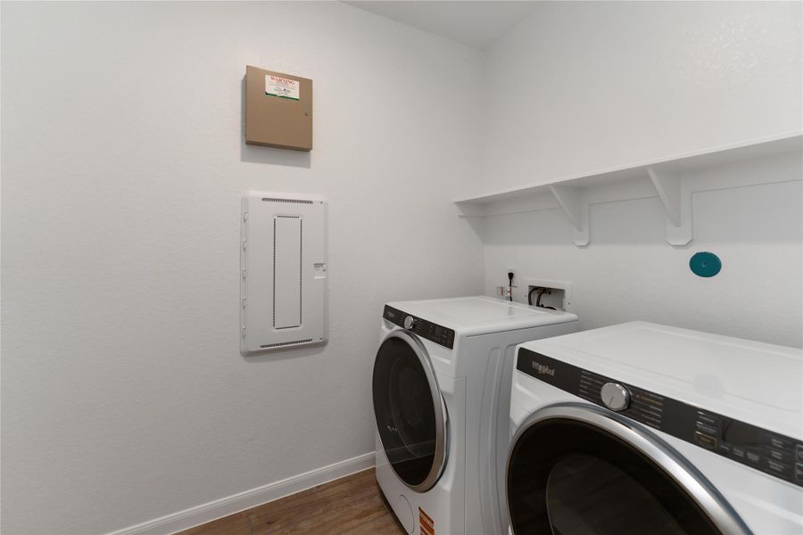 Close-up of interior finishes inside a home in Sunrise Cove, Texas City (Image 10).